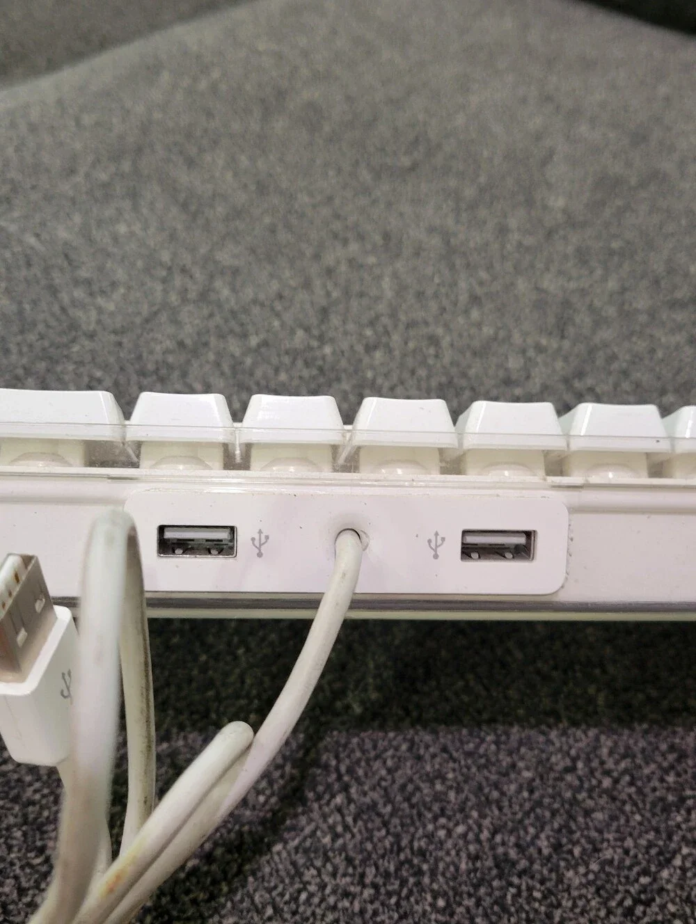 Apple A1048 Wired USB Keyboard Full Size White Clear EMC 1944